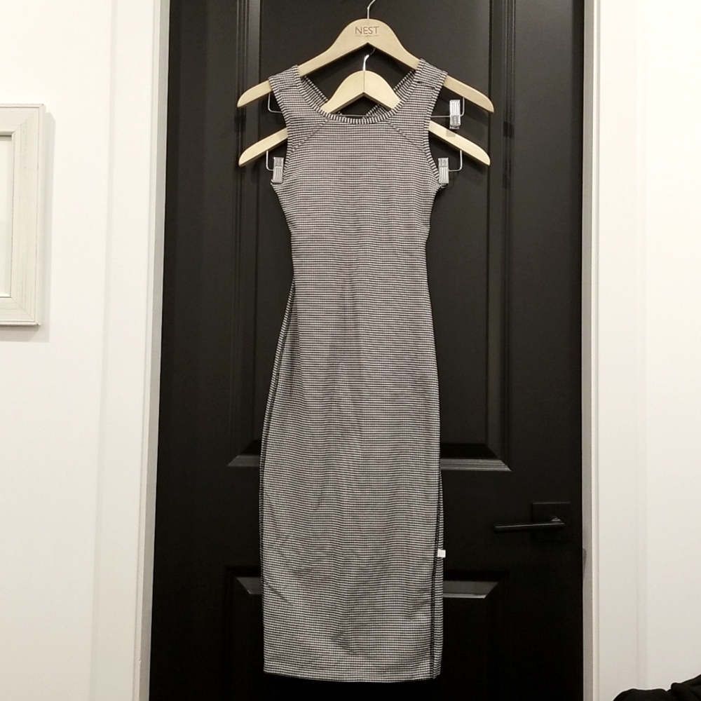 NWOT Lululemon Picnic Play Dress in Gingham Luon Size 4